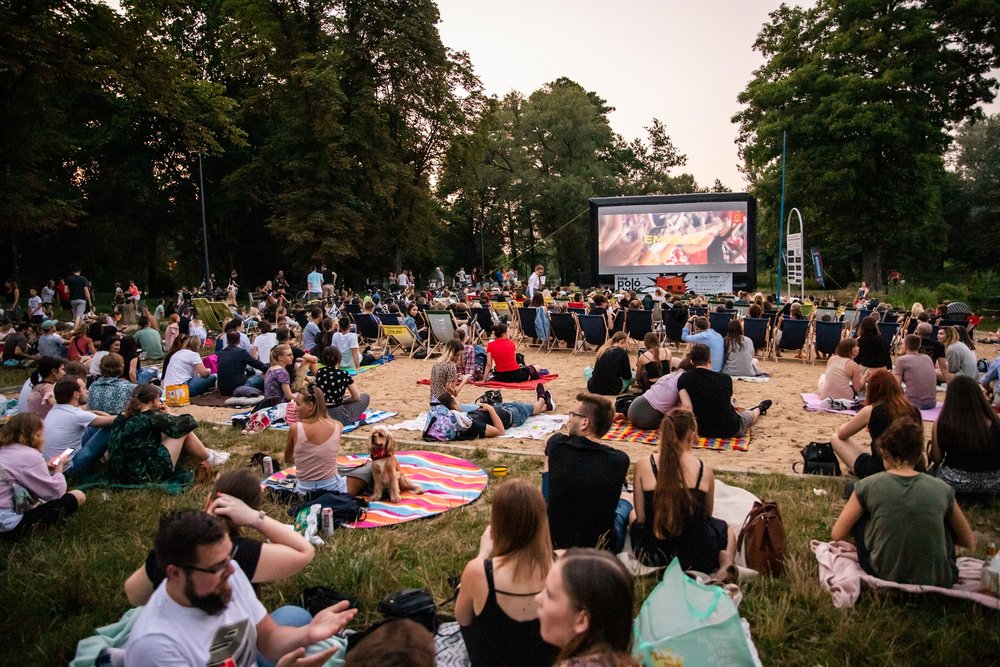 uczestnicy seansu filmowego podczas Polówki