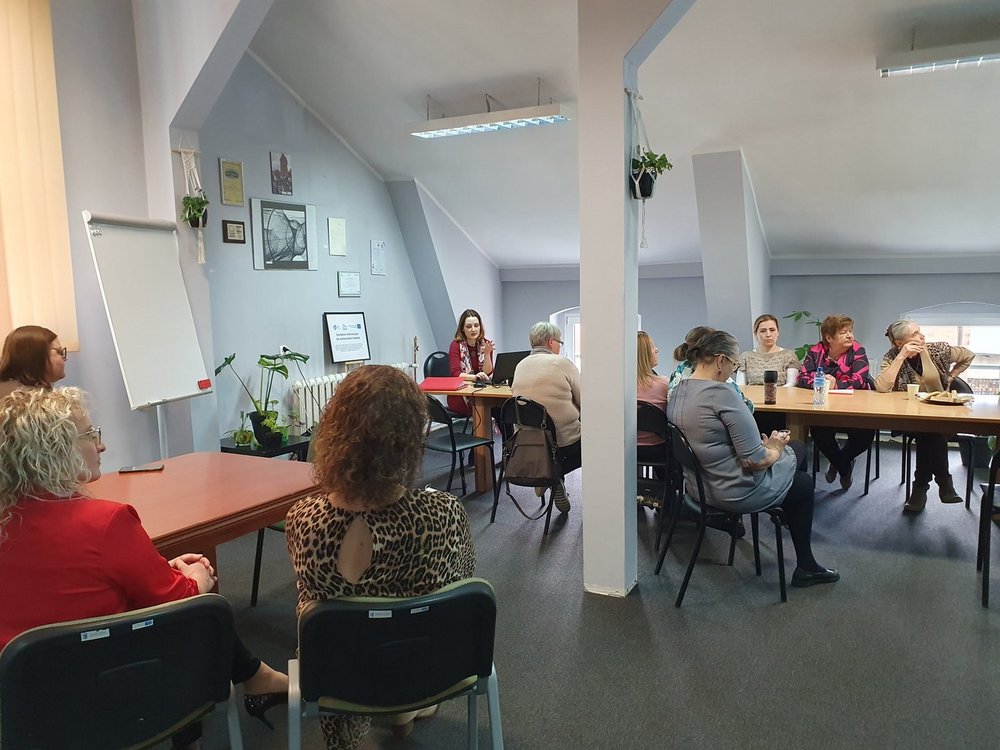 Widok ogólny na pracujące osoby